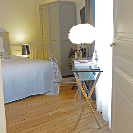 Relais12bis By Eiffel Tower Bed & Breakfast 4*