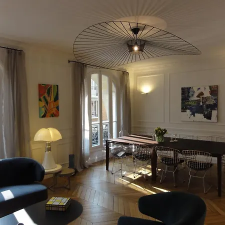 Bed & Breakfast Relais12bis By Eiffel Tower 4*
