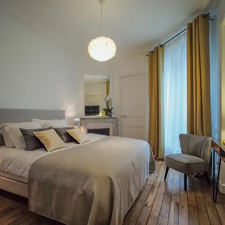Bed & Breakfast Relais12bis By Eiffel Tower