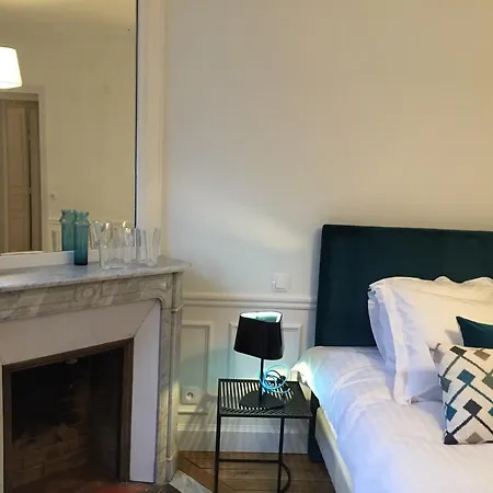 Bed & Breakfast Relais12bis By Eiffel Tower 4*